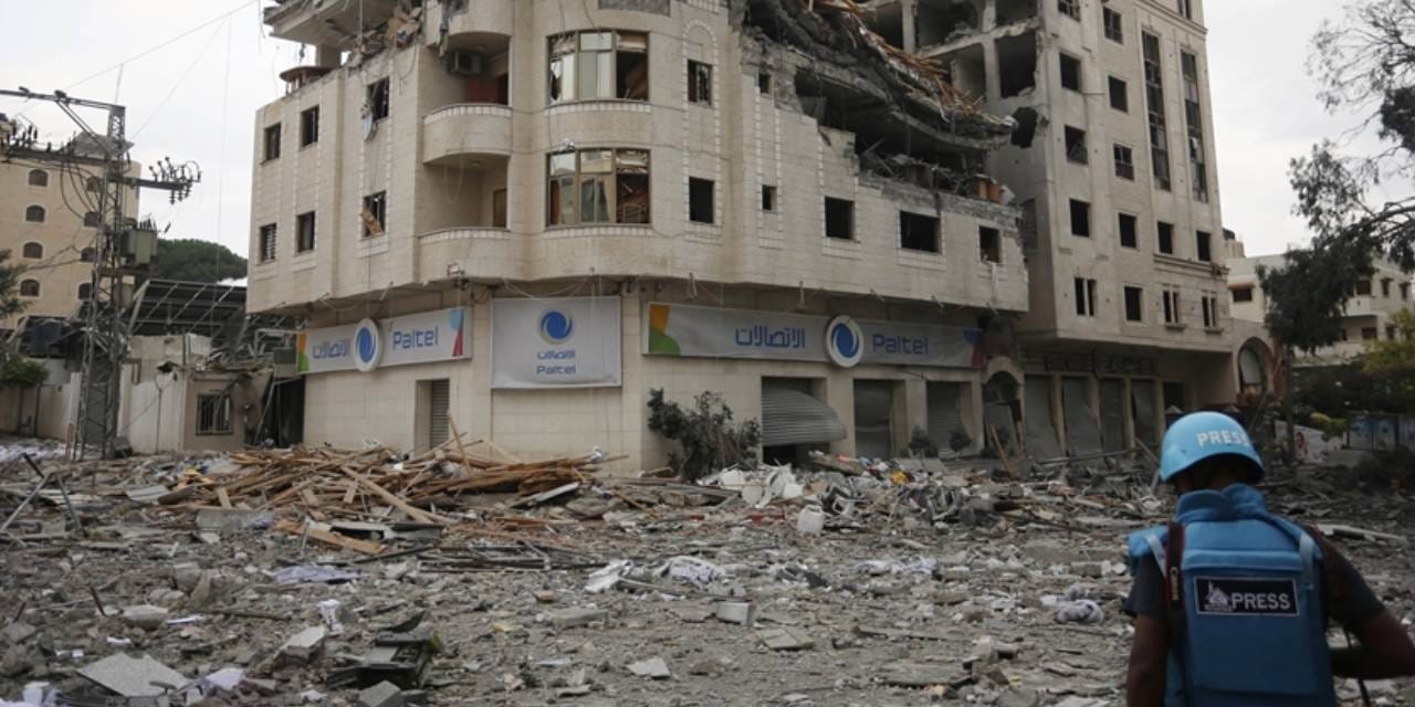 israilin gazze saldirilarinda bir gazeteci daha hayatini kaybetti EwpEMyEE