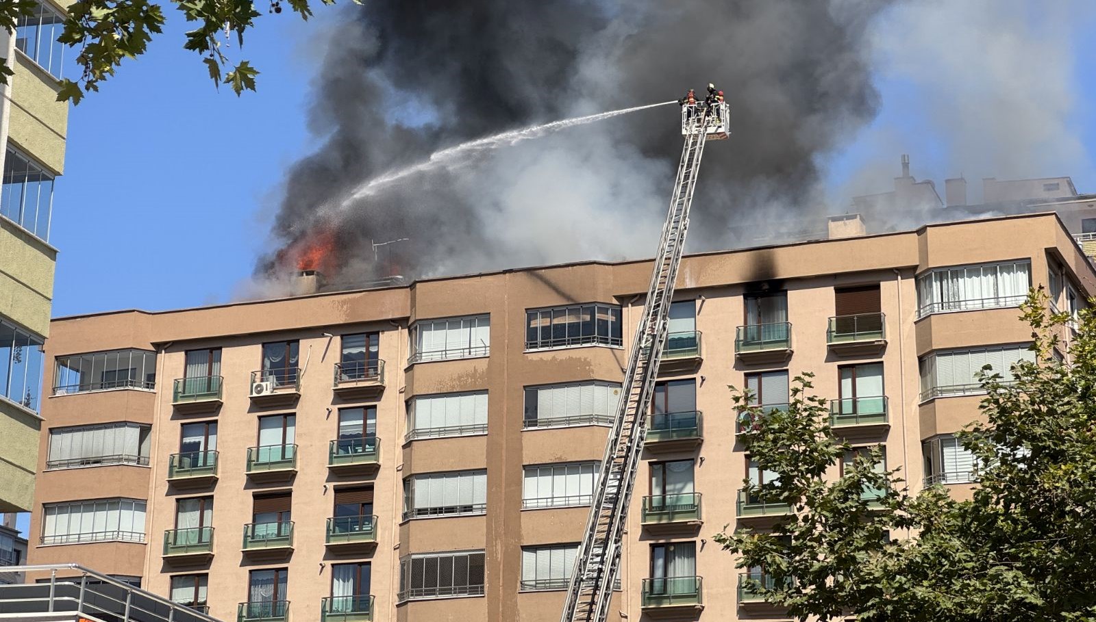 kayseride 8 katli binada yangin mudahale suruyor mI8BHQZw