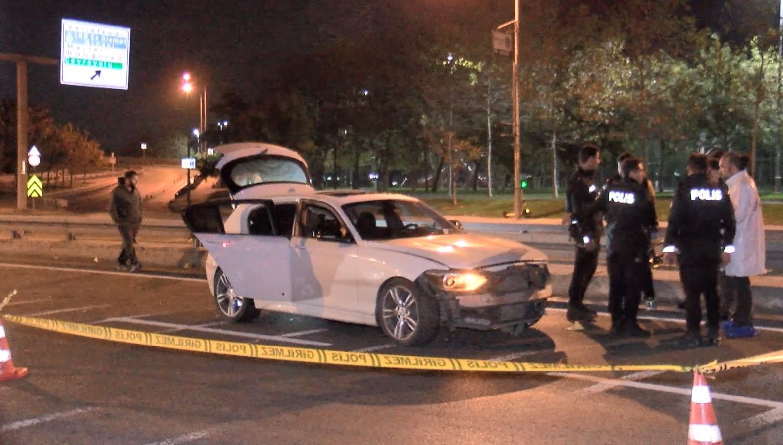 dur ihtarina uymadi 5 polis aracina carpti kovalamaca sonucu vurularak yakalandi FrfvdZGb.jpg