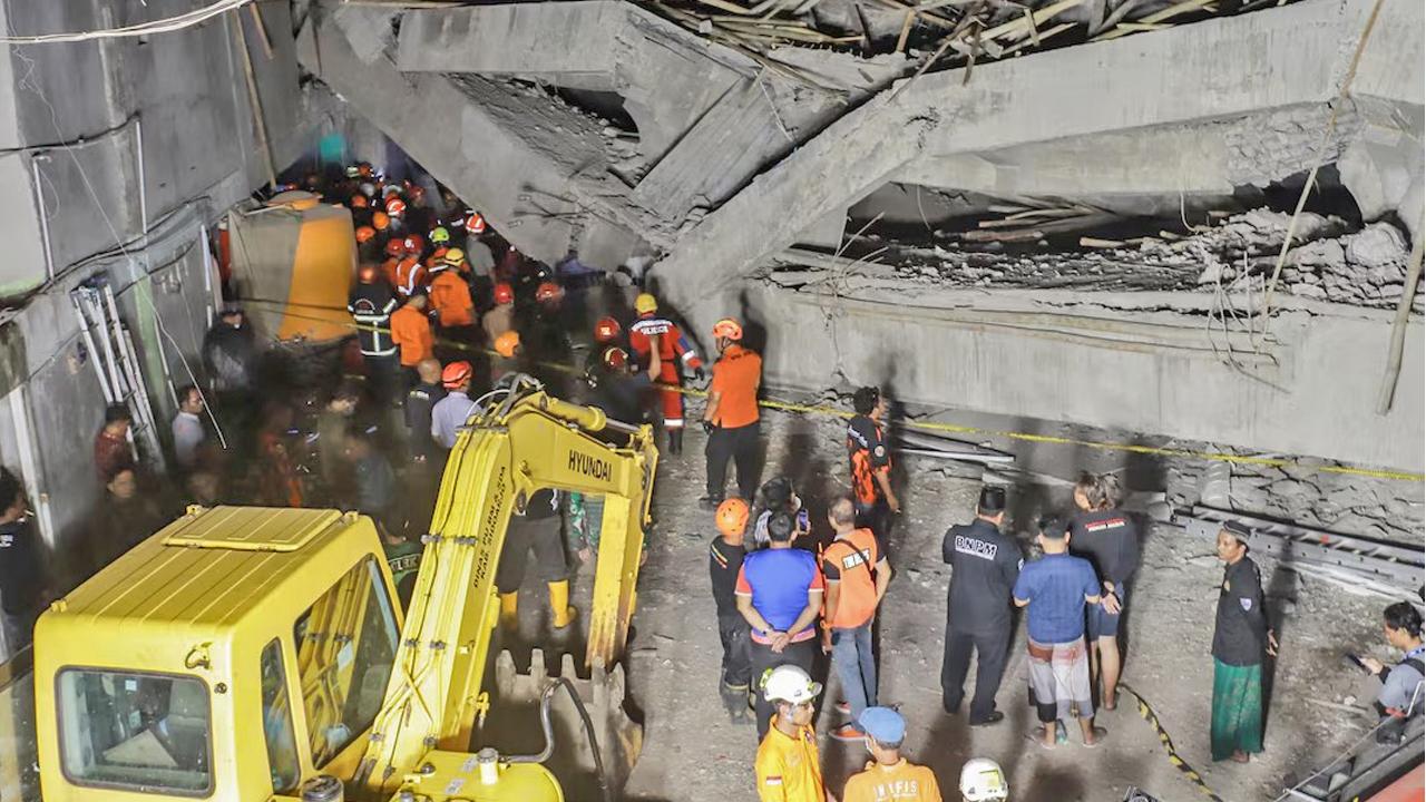 endonezyada okul binasi coktu olu sayisi artiyor COqvtFGp