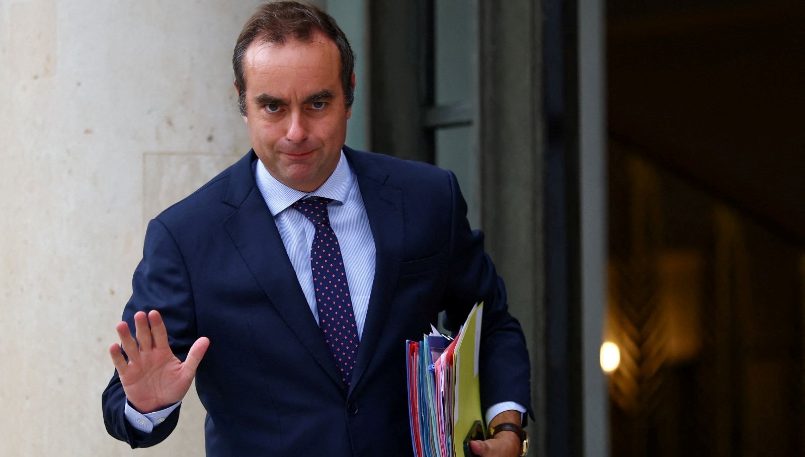 fransada tartismali emeklilik reformu askiya aliniyor fcZY3V9J.jpg