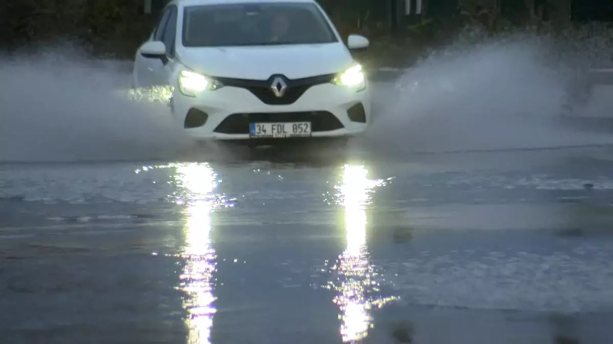 istanbulda siddetli yagmur yasami olumsuz etkiledi Cm6MVUcC.jpg