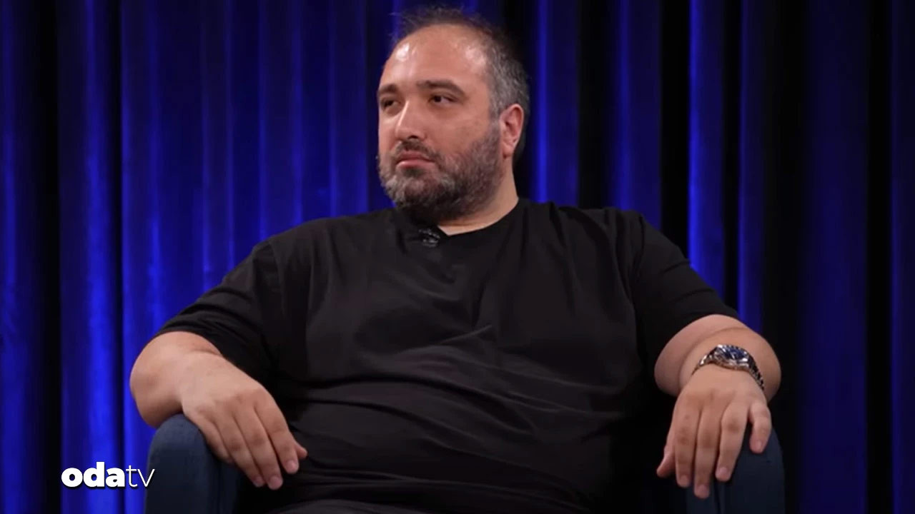 komedyen ozgur turhan davalara isyan etti PkPpfhFt.jpg