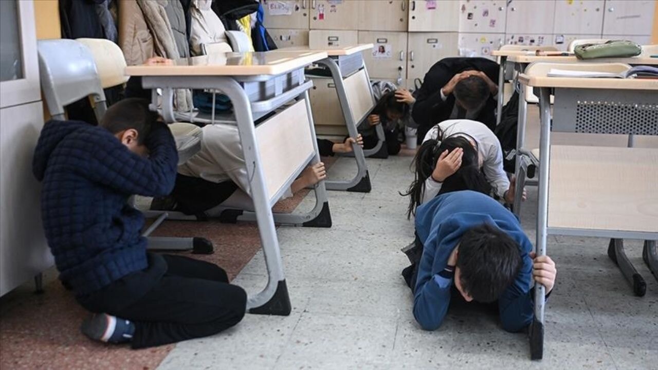 meb duyurdu tum okullarda es zamanli afetlere hazirlik kXEJIizk