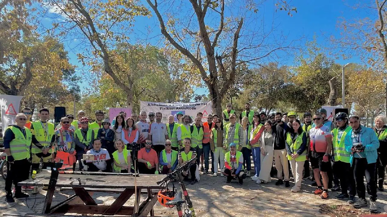 pedallar alzheimer icin cevrildi Lum2Sl55.jpg