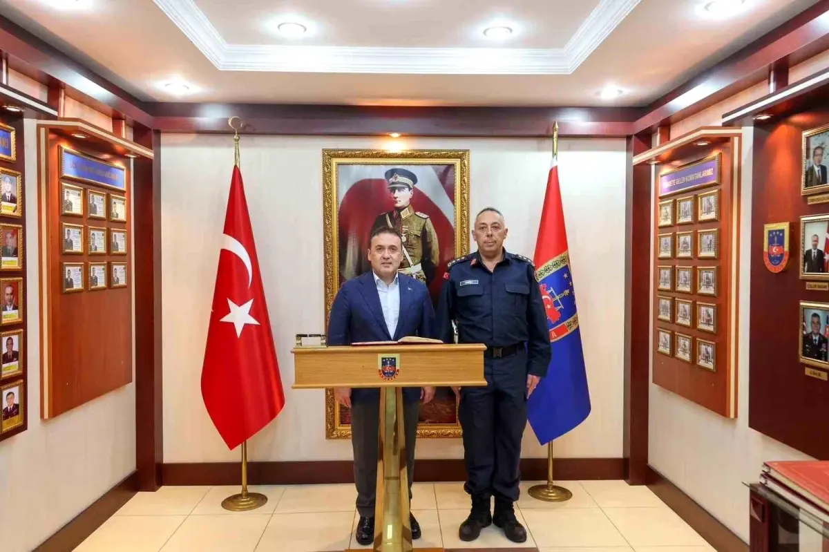 vali sozer jandarma ile bir araya geldi wKSIOvk5.jpg