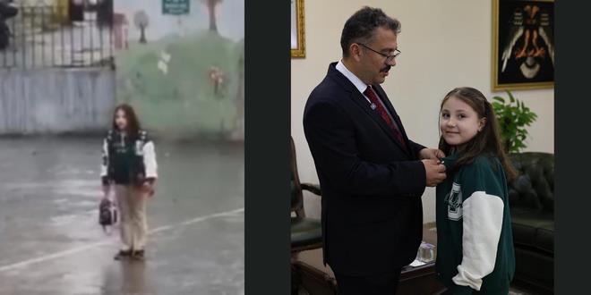 yagmur altinda saygi durusu o ogrenci odullendirildi LOV4ZyWg.jpg