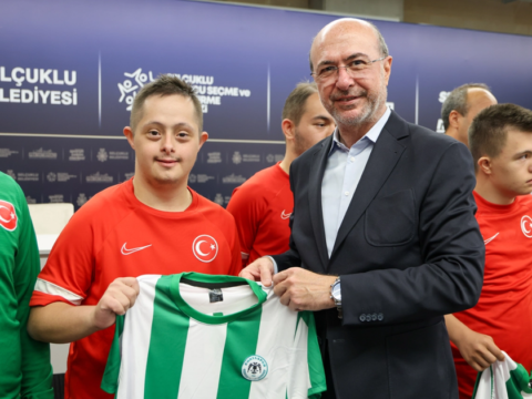 Konyadabaskan pekyatirmaci down sendromlu milli takimla bulustu GKghsGJ4